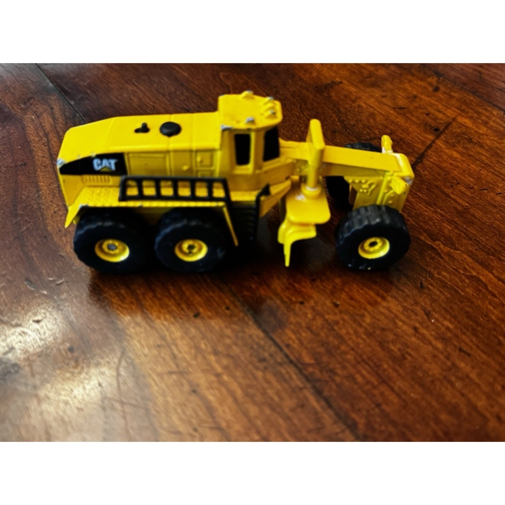 CAT Caterpillar 2019 4" Road Grader Construction Vehicle Diecast Metal - Picture 2 of 4